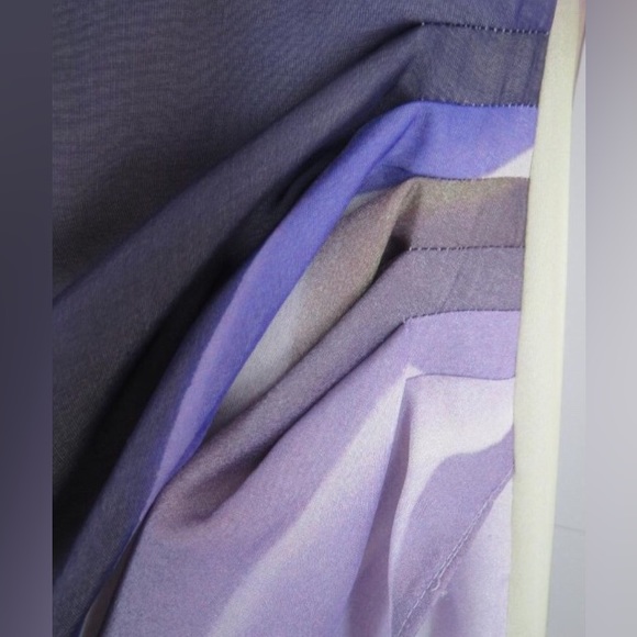 ARmAnI C0LlEzI0NI 1 0f A kiNd SiLk Fl0raL DrEsS - Picture 2 of 12